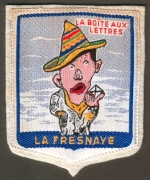 1955 : Le 11 dcembre, le gnral Dan Spry, directeur du Bureau international du scoutisme, visite avec enthousiasme le camp de La Fresnaye, vritable vitrine du mouvement. La bote postale du camp, le  Mexicain , uvre dHenri Brifaut, limpressionne fortement.